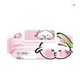 Folosind șervețele umede în loc de hârtie igienică